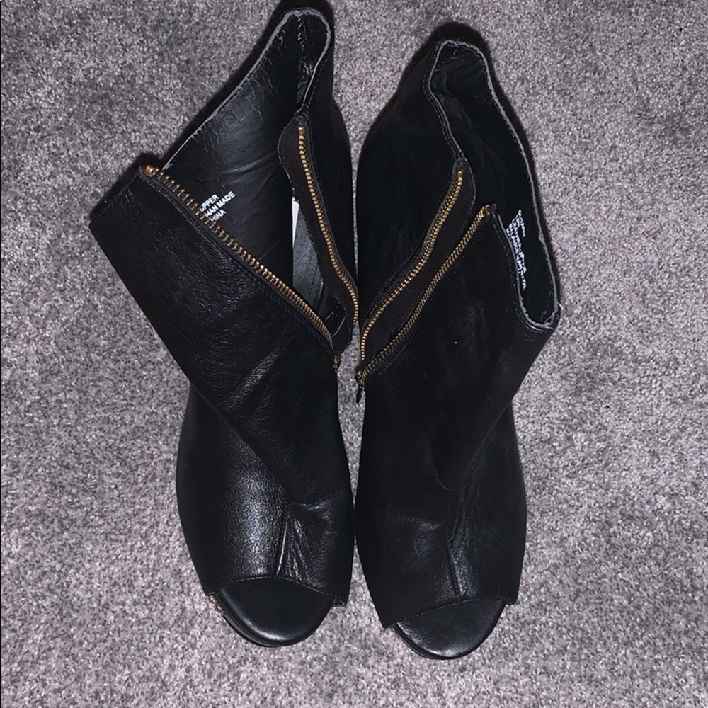 black and gold heels